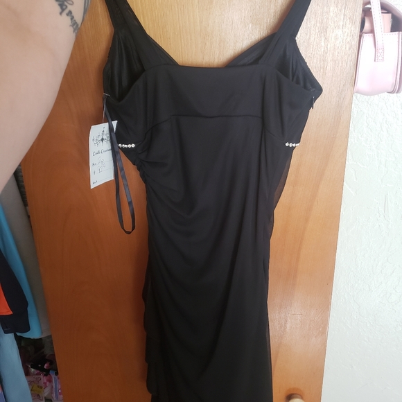 Formal dress - Picture 4 of 5